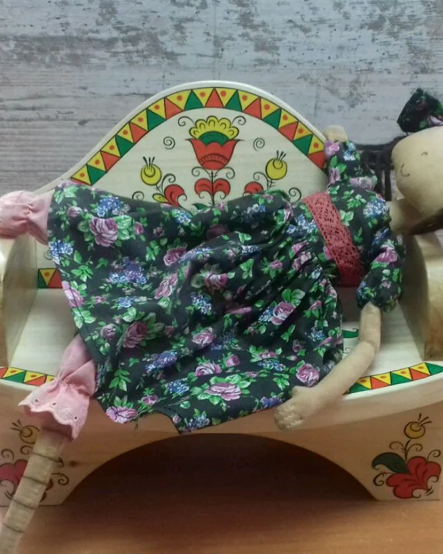 Диванчик для любимой куклы
