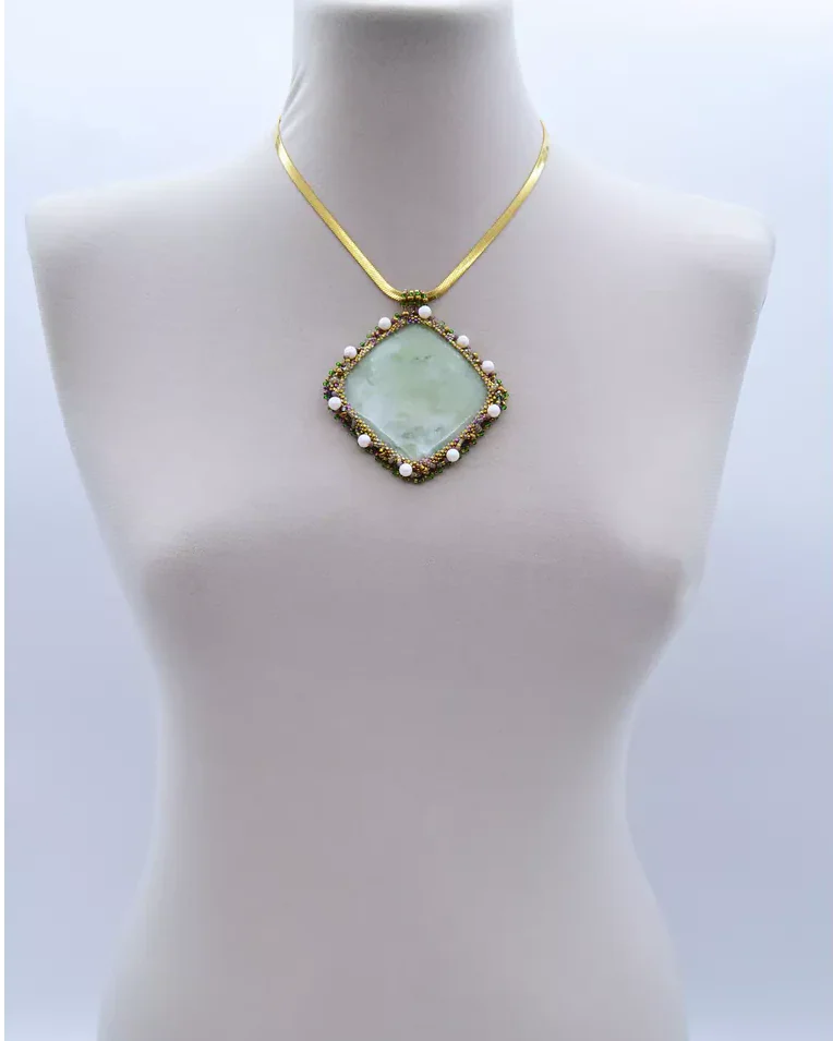 Авторский кулон с зеленым гранатом и Swarovski