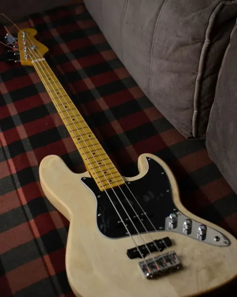 Бас-гитара Custom Jazz Bass — Берёза