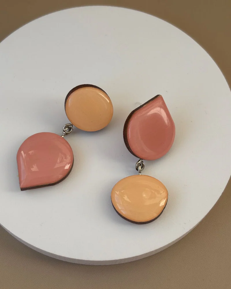 Серьги розовые.Серьги крупные.Асимметрия