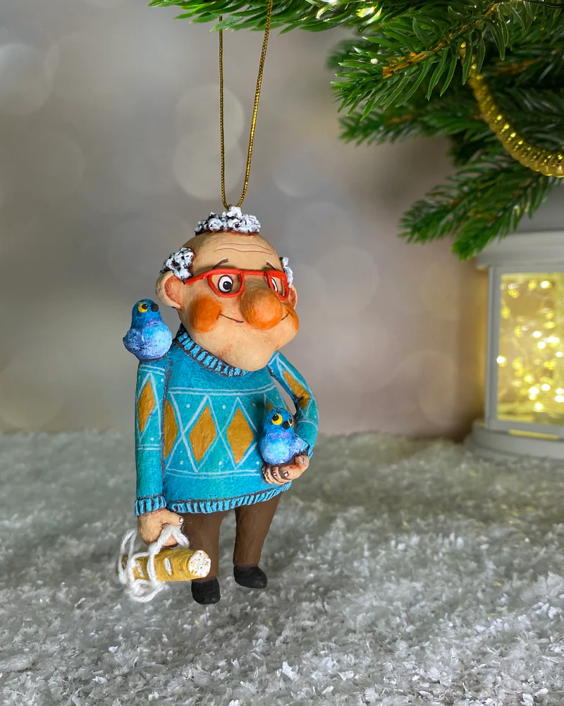 Ёлочная игрушка «Дед с голубем»
