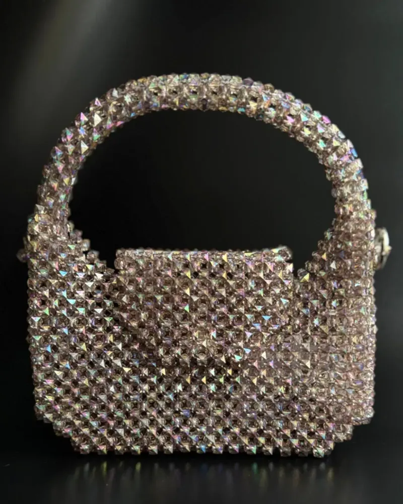 Серая сумка из бусин