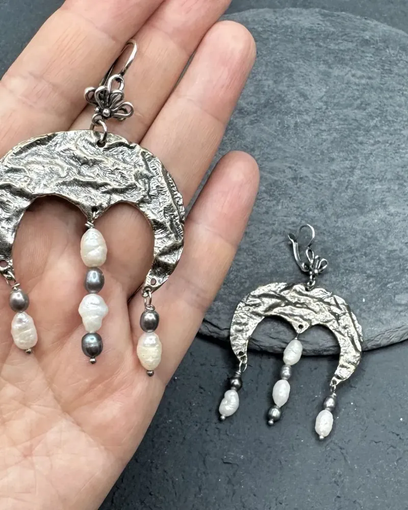 Серьги крупные лунница с натуральным жемчугом
