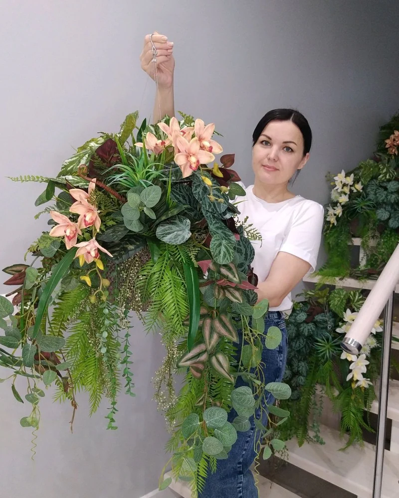 Ампельная композиция из флористической зелени — Ампельная композиция из флористической