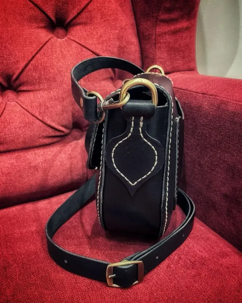 Сумка crossbody из чёрной кожи через плечо — Чёрный