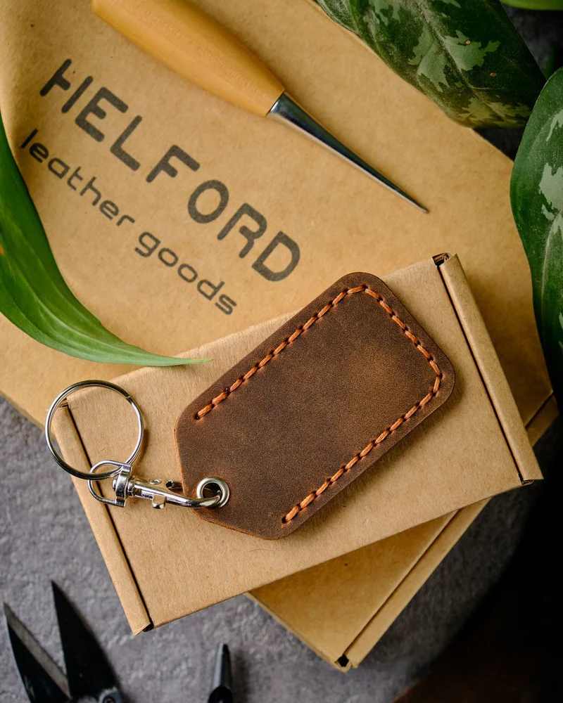 Брелок-чехол для ключей из натуральной кожи HELFORD Smart коричневый