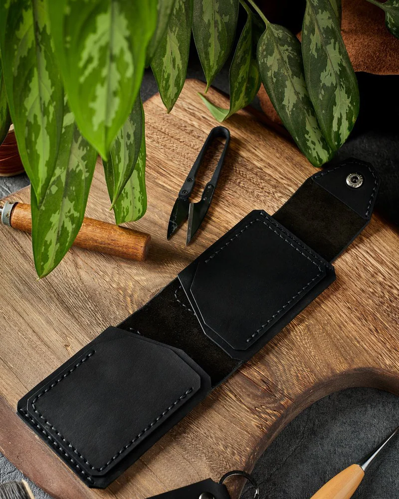 Кошелек из натуральной кожи HELFORD Compact — Чёрный матовый