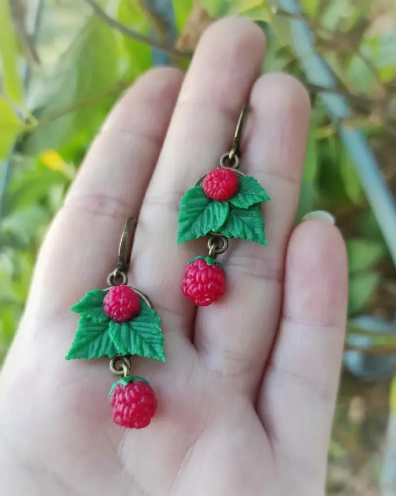 Серьги с малиной в бронзовом — Мультиколор