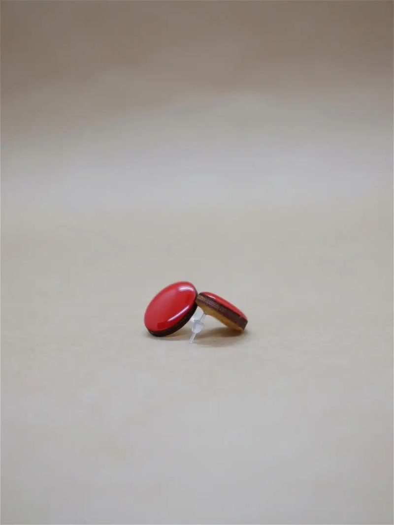 Серьги гвоздики длинные крупные деревянные — красный