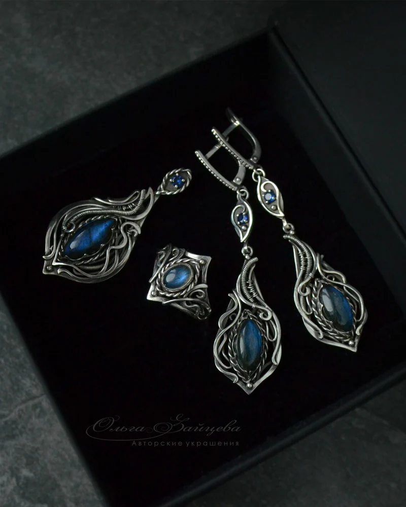 Серьги с лабрадором и фианитами длинные (серый камень)