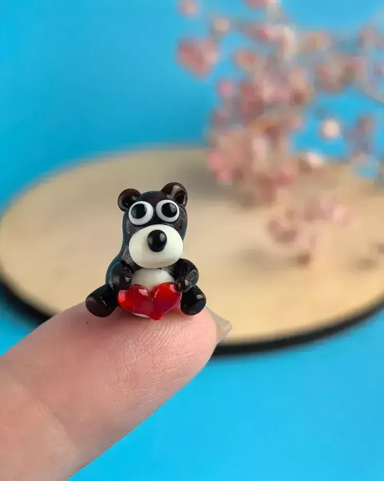 Стеклянная фигурка «Мишка бурый» — С сердечком