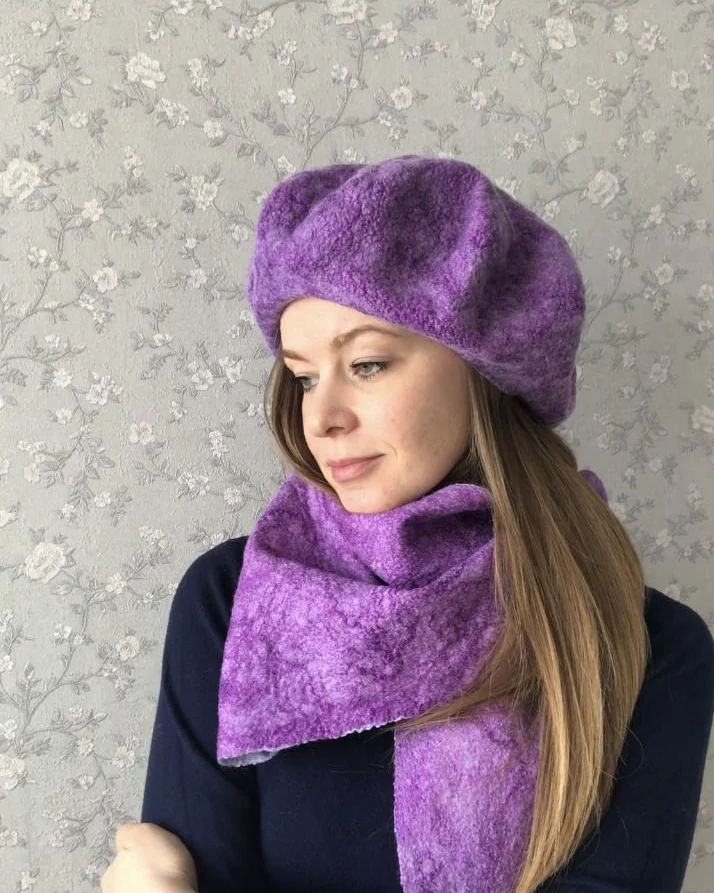 Берет валяный «Аромат весны» +косынка