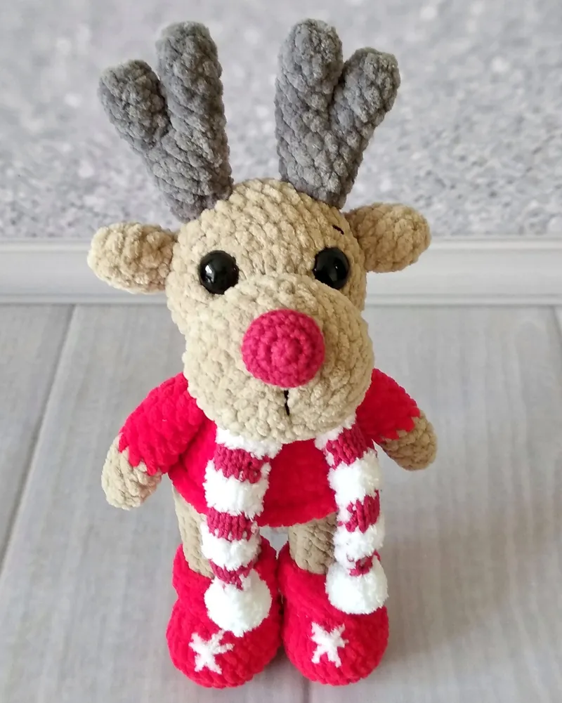 Мягкая игрушка Новогодний олень — Красный, бежевый