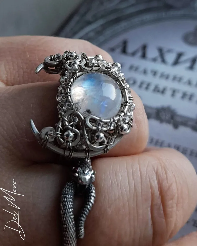 Перстень с камнем беломорит, лунный камень "Hijo De La Luna" — голубой