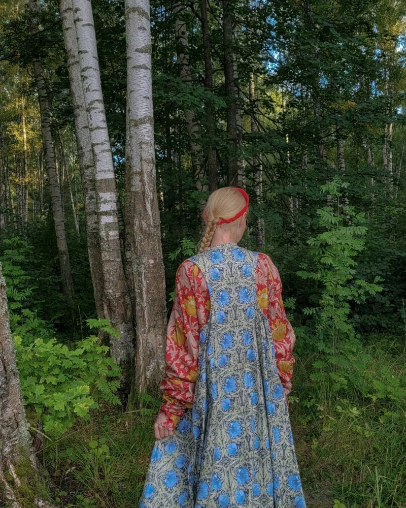 Костюм с сарафаном и долгорукавкой, разноцветный