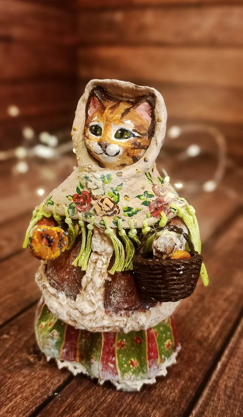 Кошечка Маруся с корзинкой