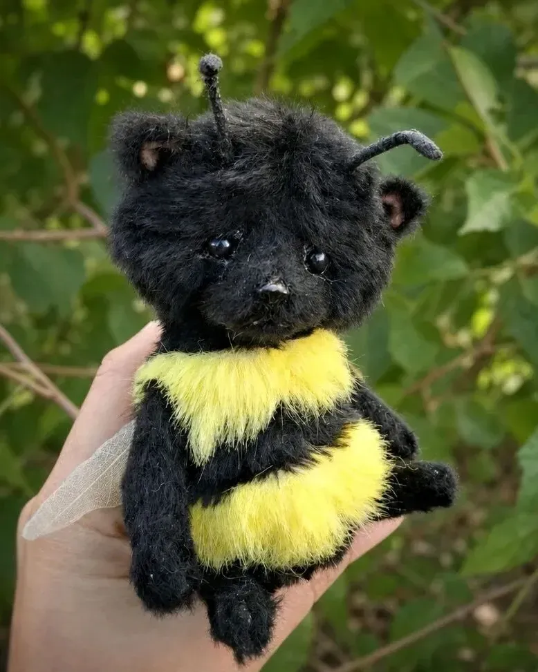 Мишкопчёл Бзжух, чёрно-жёлтый