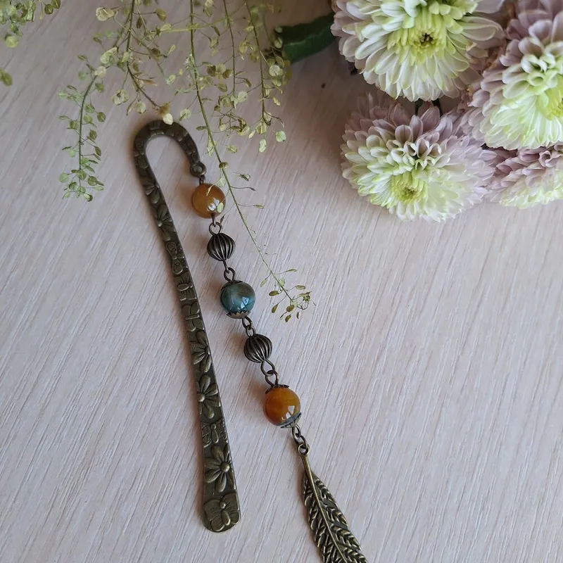 Закладка для книги с подвеской
