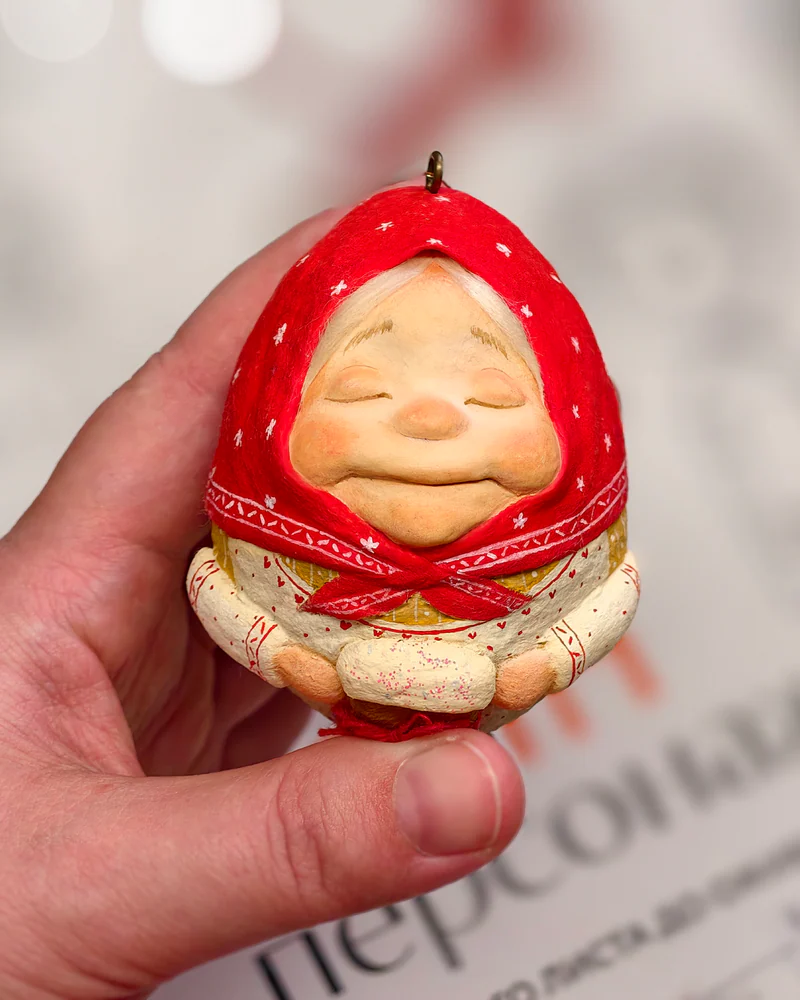Ватная ёлочная игрушка "Бабуся с пирогом"