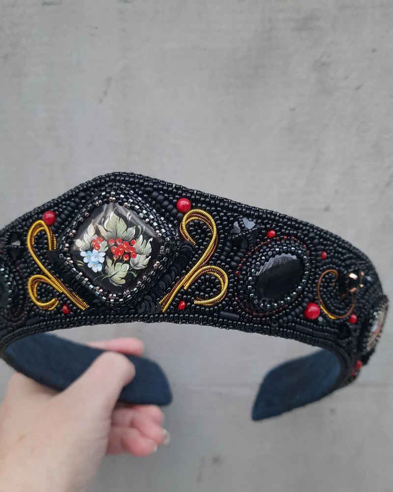 Кокошник стилизованный с натуральными камнями, финифтью Хохлома