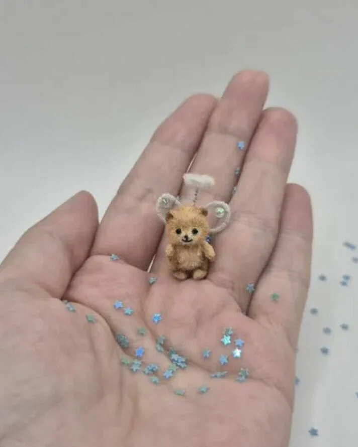 Вязаный микромедвежонок Пупс в грецком орешке