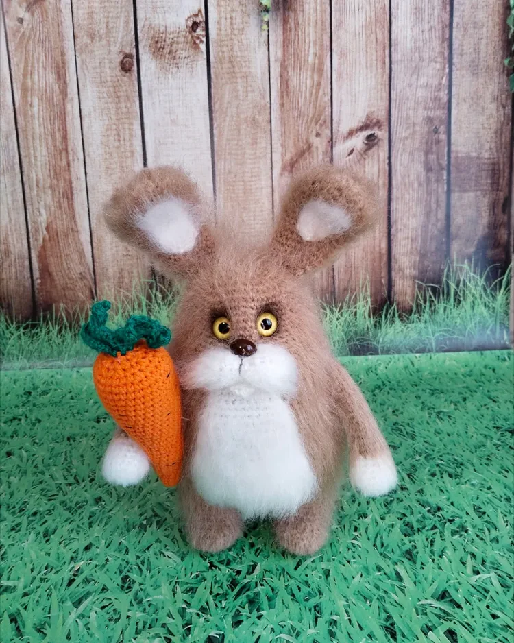 Заяц Ушастик, вязаная игрушка — коричневый