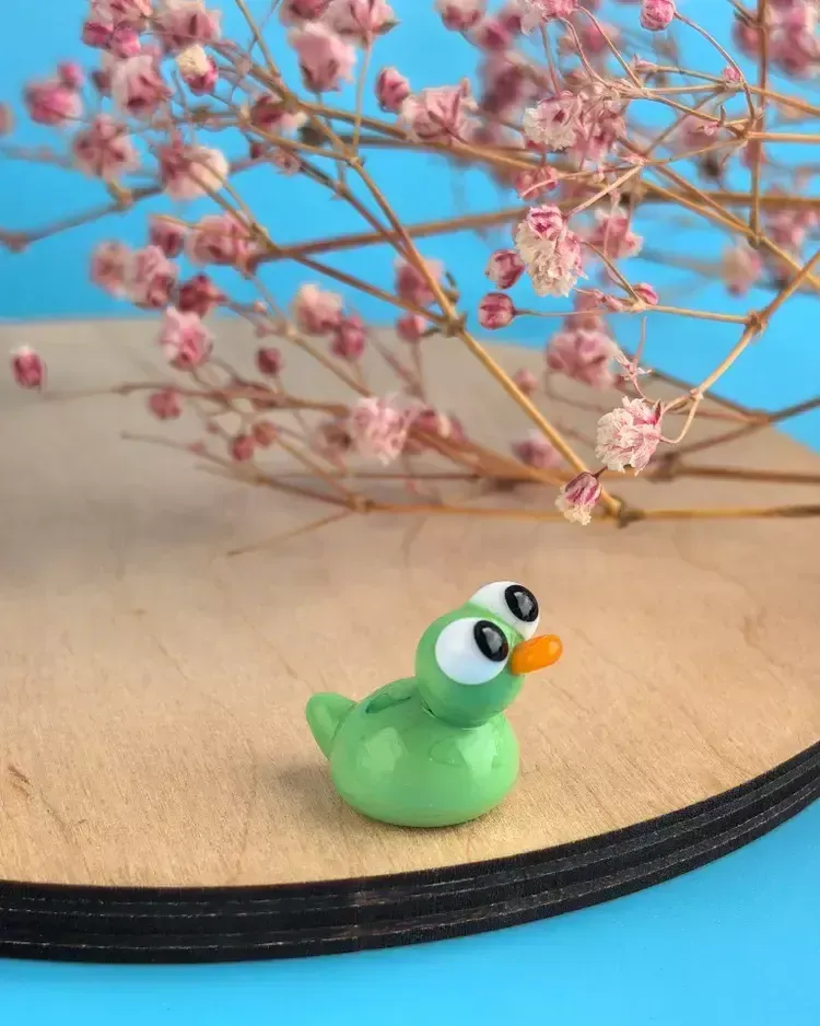Стеклянная фигурка «Уточка розовая» — Зелёная
