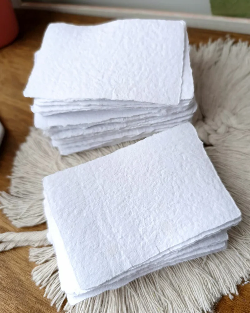 Карточки 6 × 9 см из бумаги ручного литья — Белая