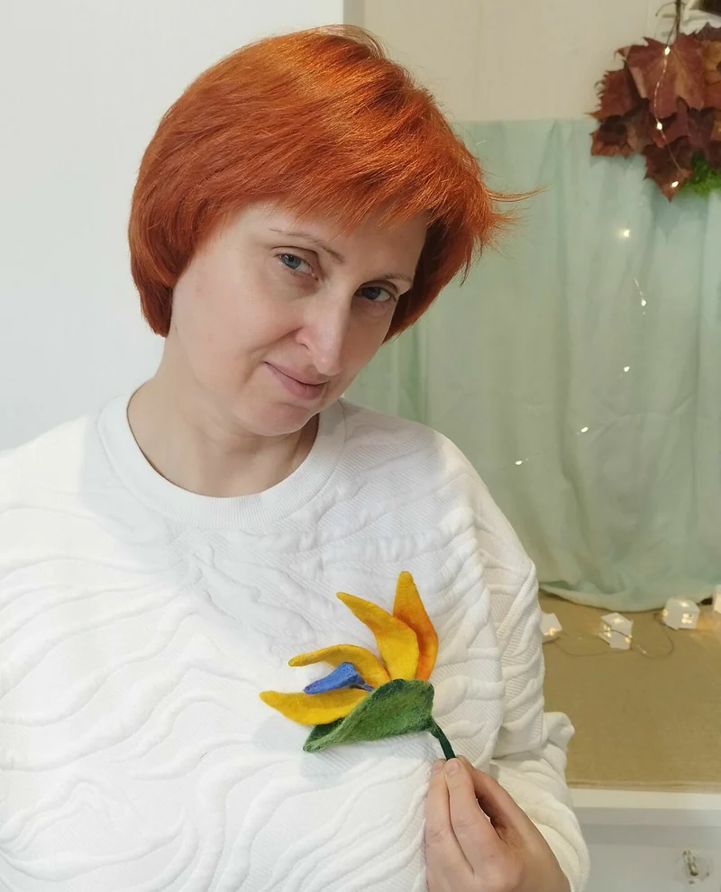 Брошь цветок стрелиция, валяная Брошь-булавка из шерсти