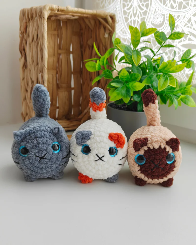 Коты буханки из плюшевой пряжи