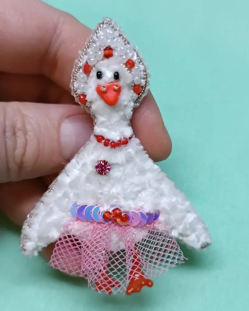 Брошь «Гусыня-модница» — Без сумочки