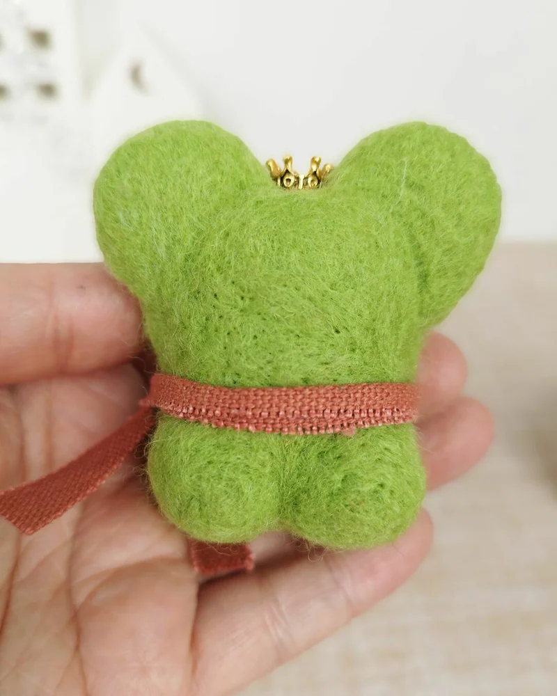 Царевна лягушка игрушка из шерсти, Маленький лягушонок