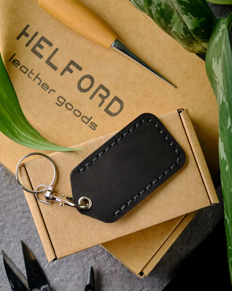 Брелок-чехол для ключей из натуральной кожи HELFORD Smart чёрный