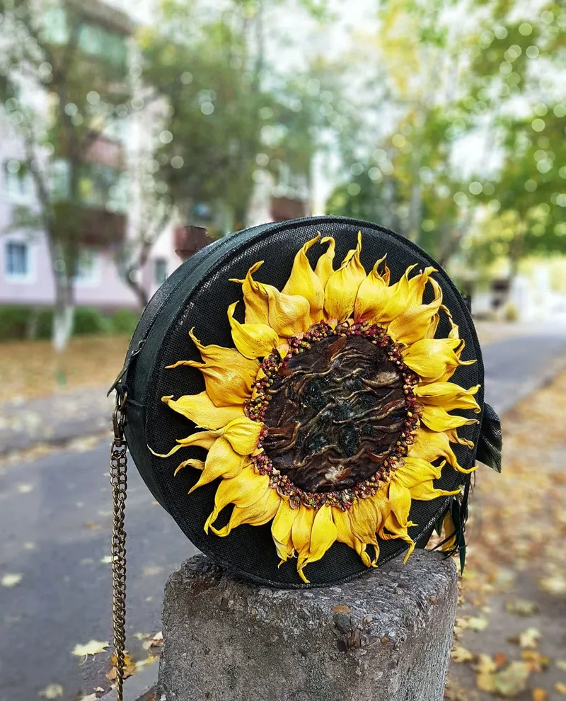 Подвеска для сумки Листья подсолнуха из кожи брелок зеленый желтый