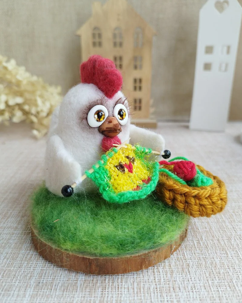 Курица игрушка из шерсти, Войлочная игрушка курочка
