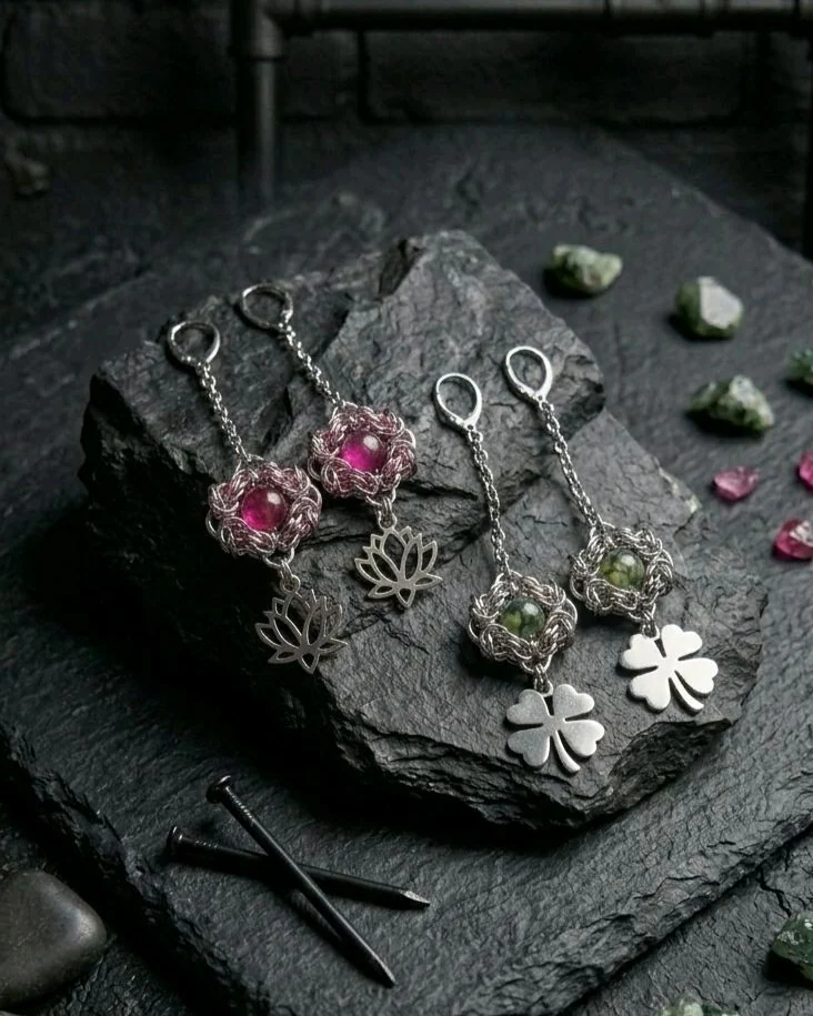 Серьги (кольчужное плетение) с лотосом и четырехлистником