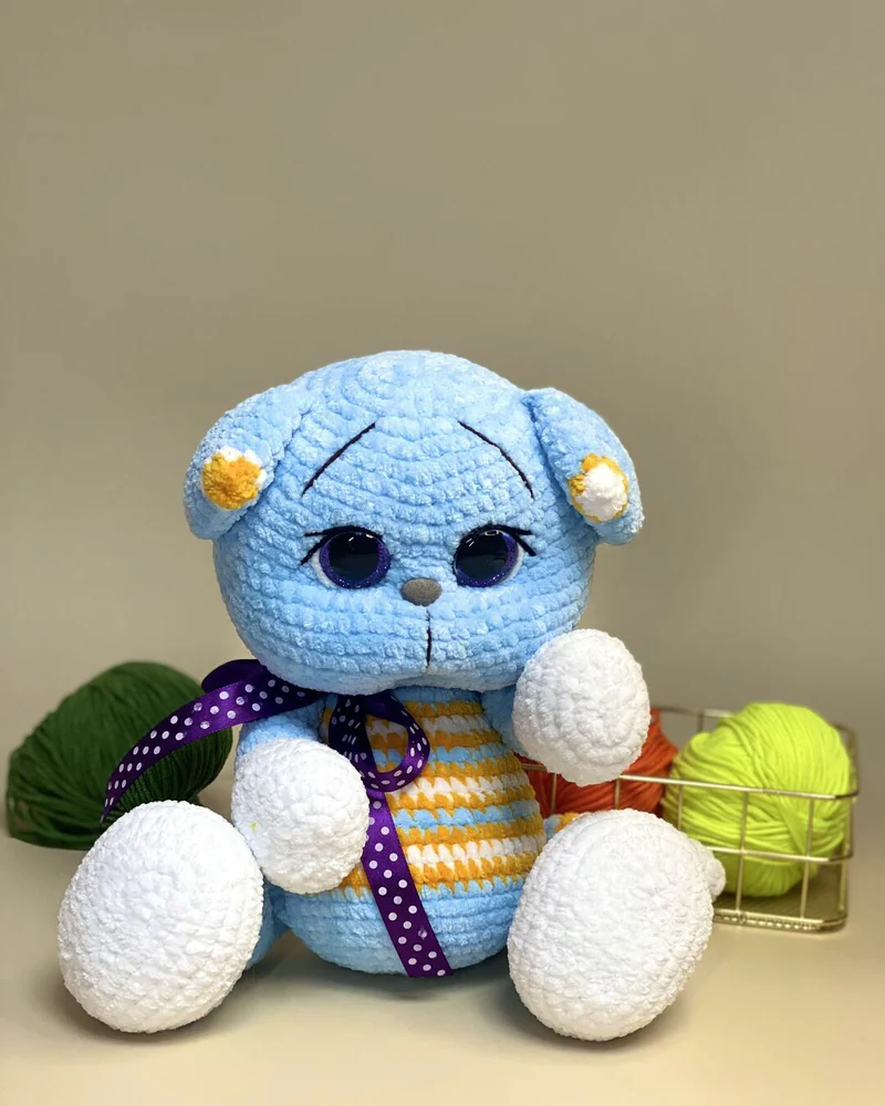 Вязаный голубой котик амигуруми