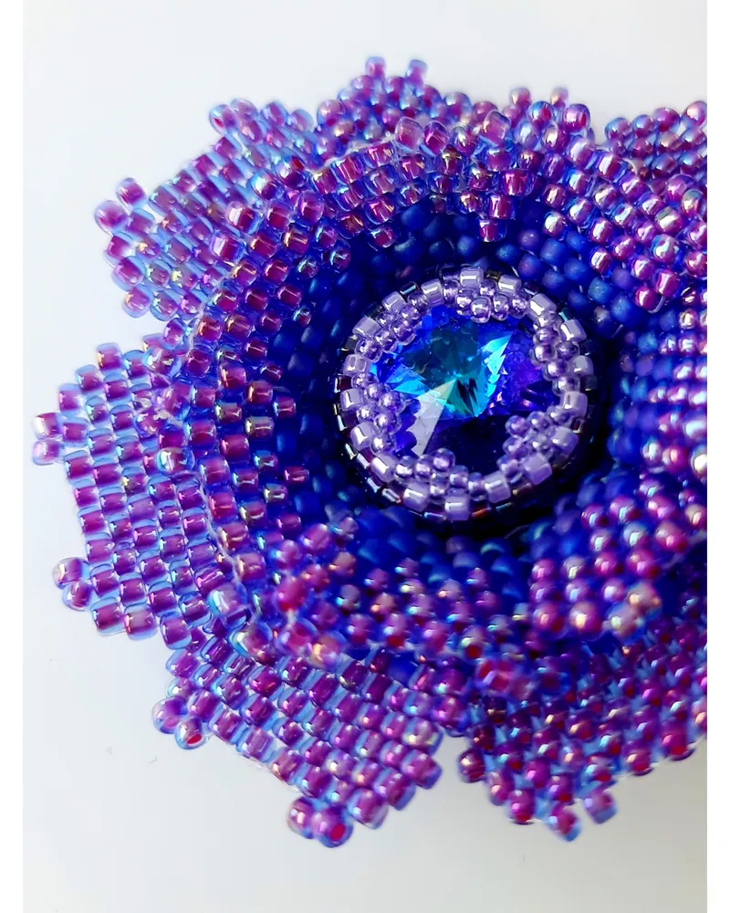 Сиреневая брошь «Цветок» с кристаллом Swarovski