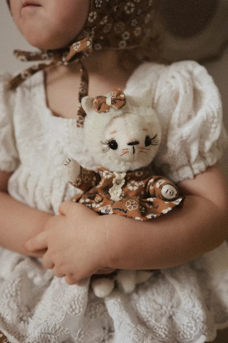 Бежевая кошечка, 18 см