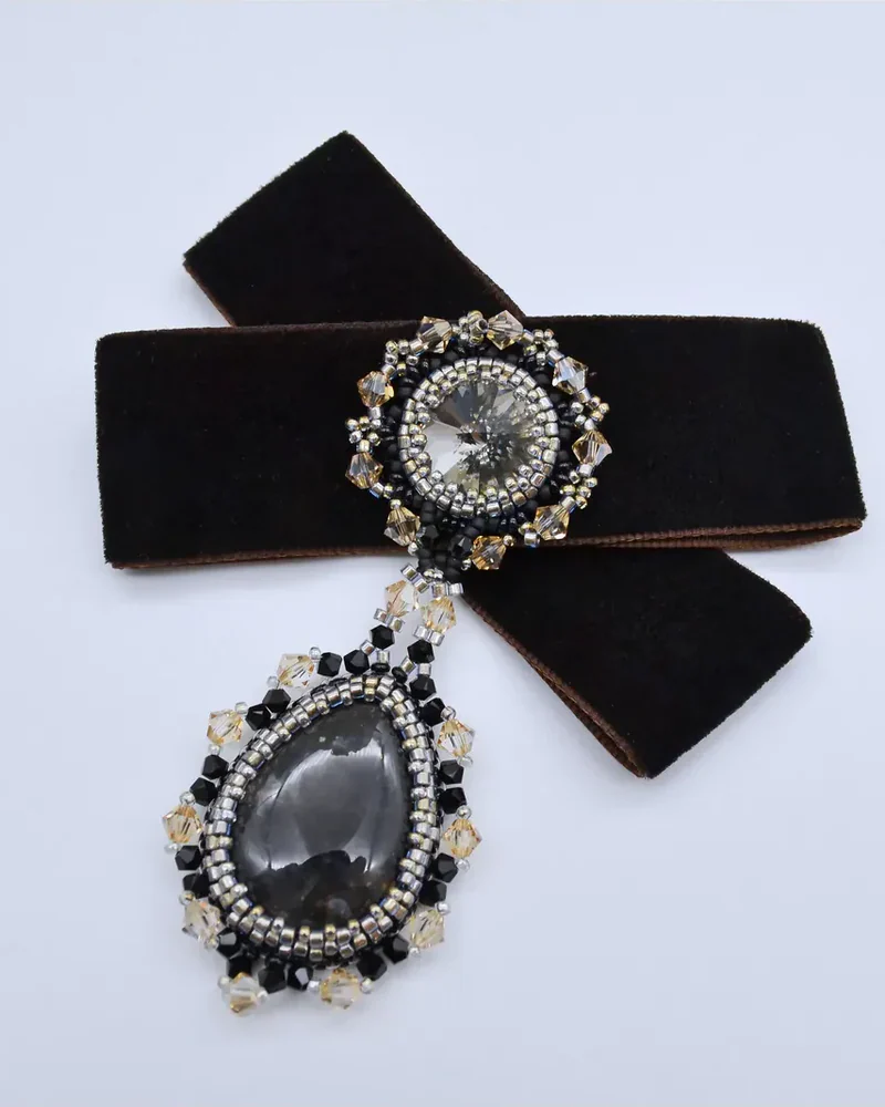 Брошь с черным агатом и Swarovski