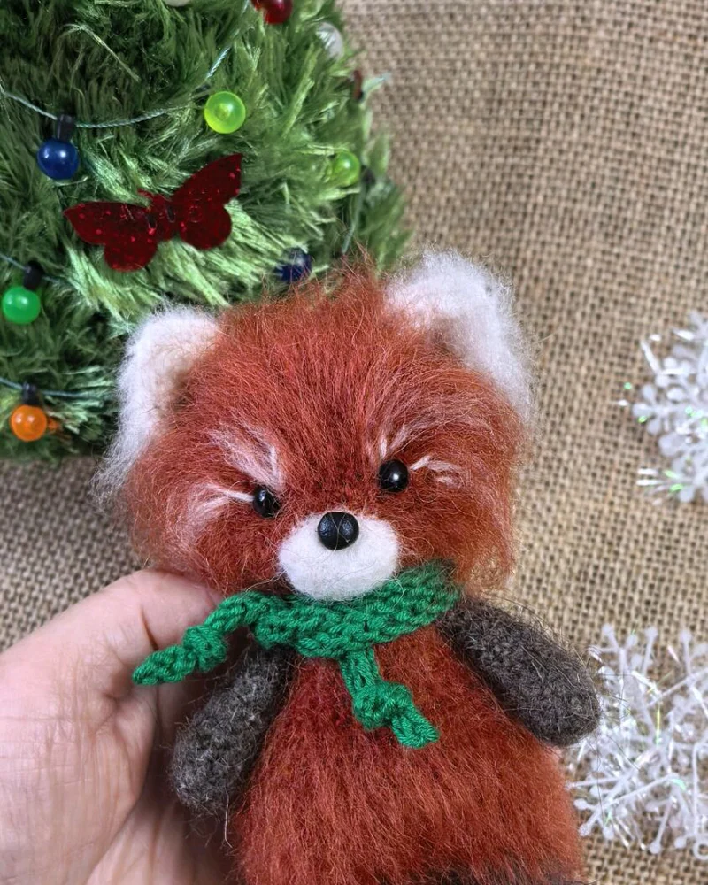 Красная панда вязаная игрушка