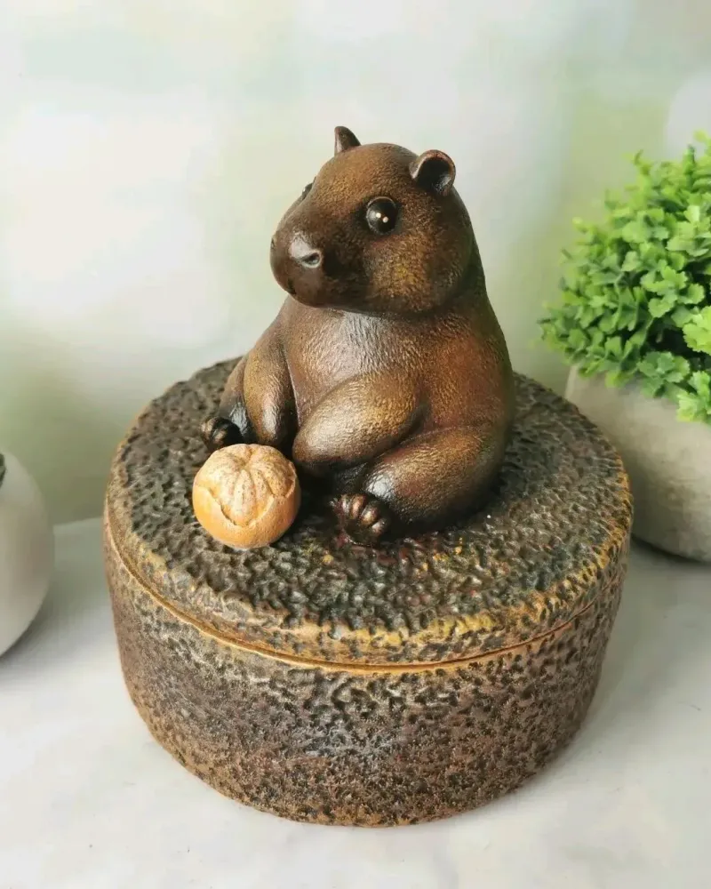 Шкатулка «Капибара с мандарином»