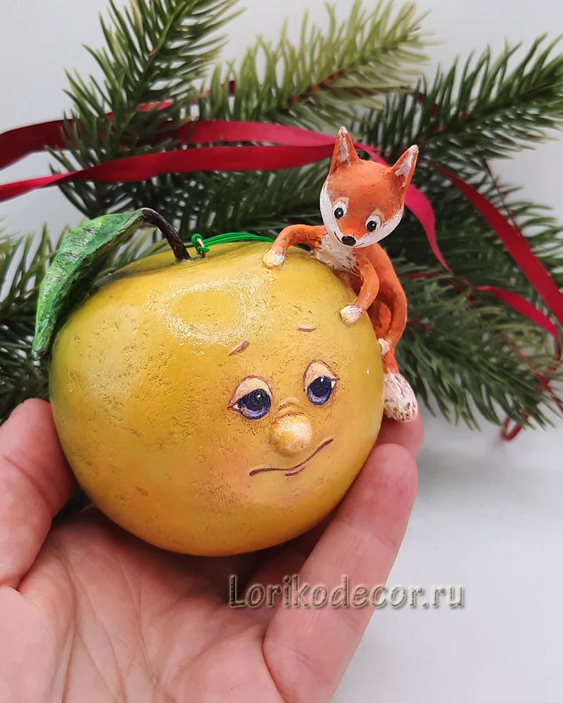 Ёлочная игрушка «ЯБЛОКО С БЕЛКОЙ-6»