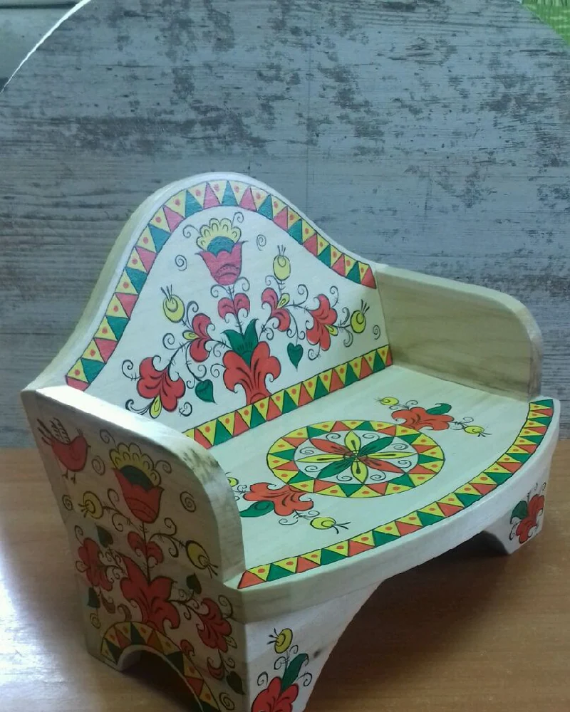 Диванчик для любимой куклы