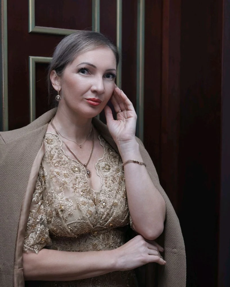 Пальто Драгоценная женщина с ручной вышивкой