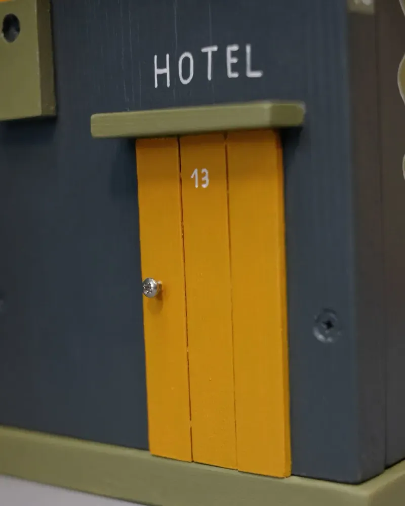 Скворечник — набор «сделай сам» с контурами и красками — Hotel, серый