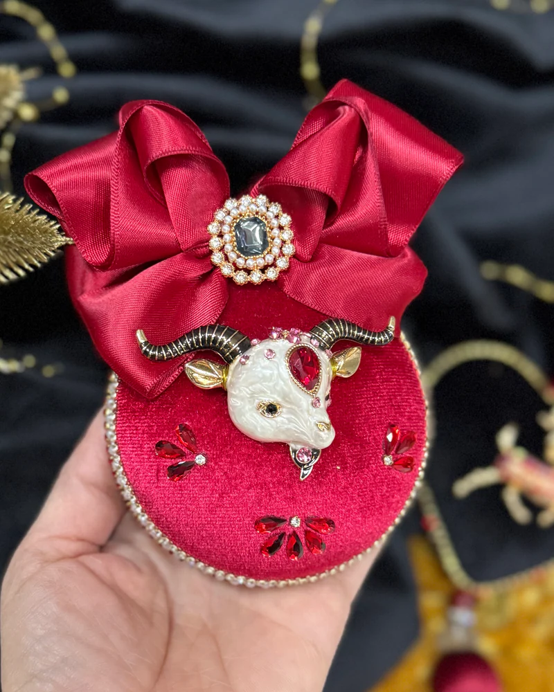 Подарок на Новый год ёлочная игрушка «Козочка» — Красный