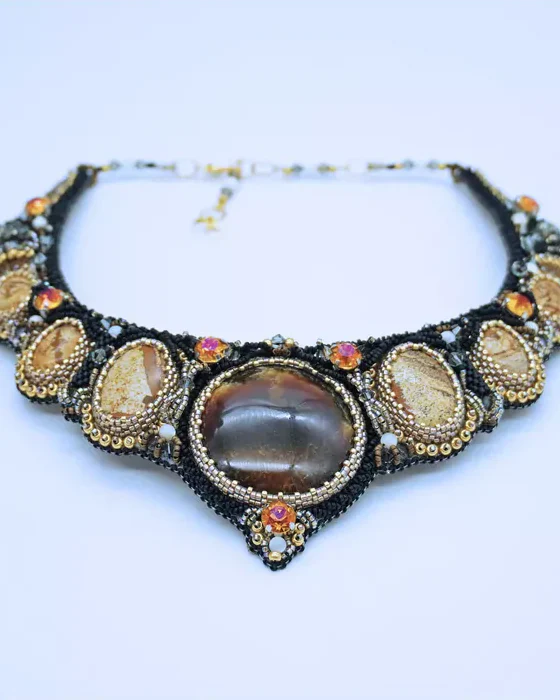 Колье с натуральными камнями и Swarovski