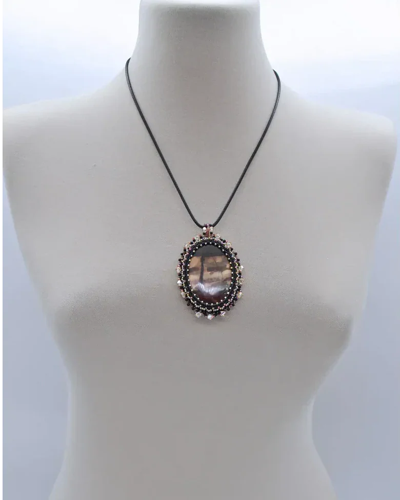 Кулон ручной работы c калиновской яшмой и Swarovski