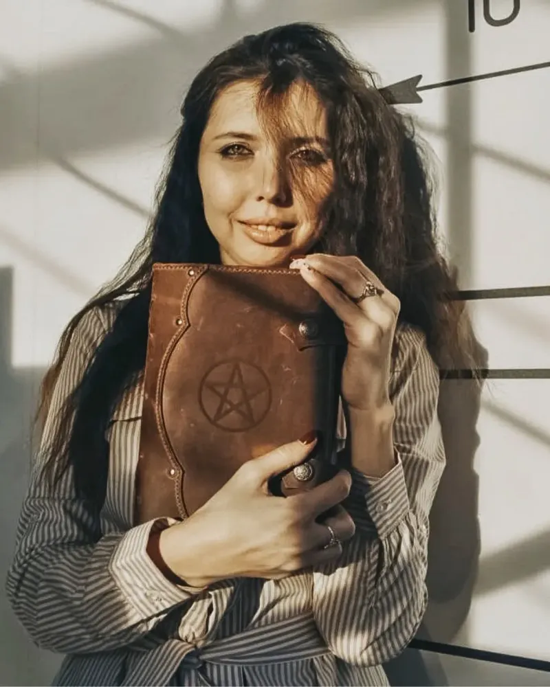 Книга Теней Альбом из кожи — Основной
